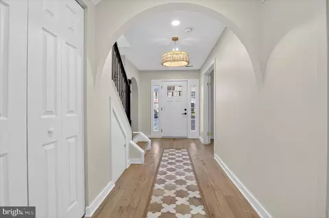 Entry Way - 10502 Oronoco Ln, Manassas, VA 20109 photo 4 of 13