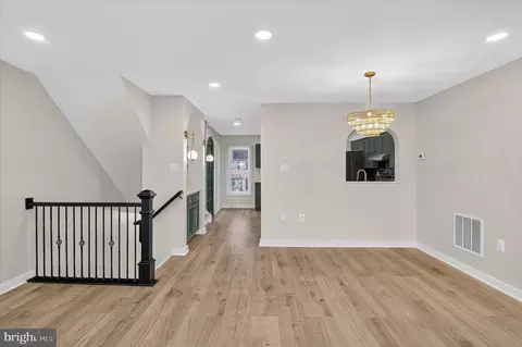 Entry Way - 10502 Oronoco Ln, Manassas, VA 20109 photo 9 of 13