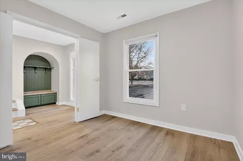 Entry Way - 10502 Oronoco Ln, Manassas, VA 20109 photo 6 of 13