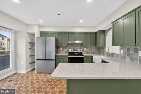 Kitchen - 10502 Oronoco Ln, Manassas, VA 20109 photo 2 of 4