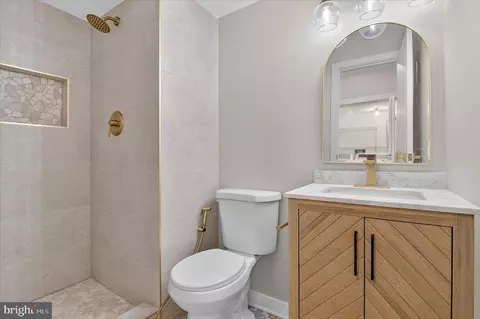 Bath - 10502 Oronoco Ln, Manassas, VA 20109 photo 1 of 3