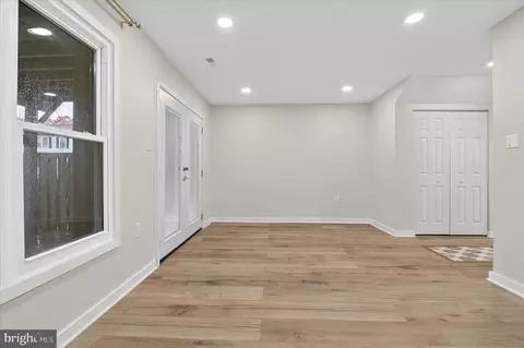 Living - 10502 Oronoco Ln, Manassas, VA 20109 photo 3 of 5