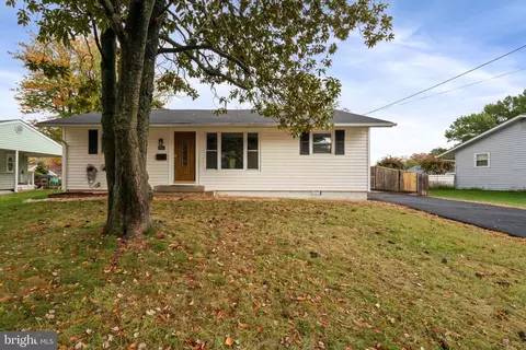 904 Hopton Rd, Woodbridge, VA 22191