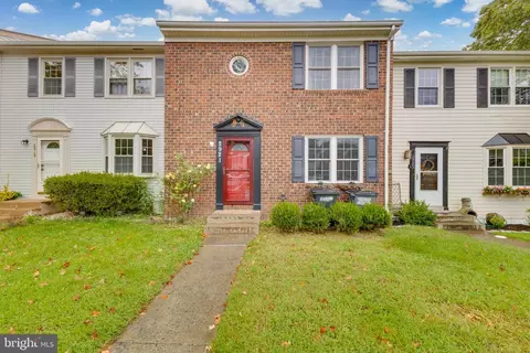 2921 Lexington Ct, Woodbridge, VA 22192