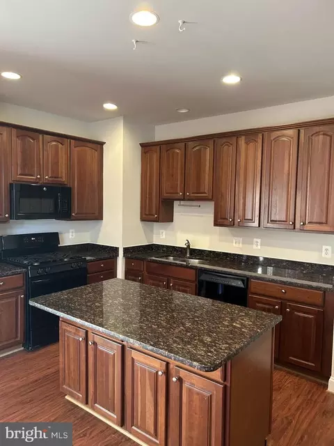 6872 Witton Cir, Gainesville, VA 20155 photo 9