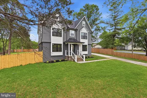 Exterior - 8323 Rolling Rd, Manassas, VA 20110 photo 4 of 7