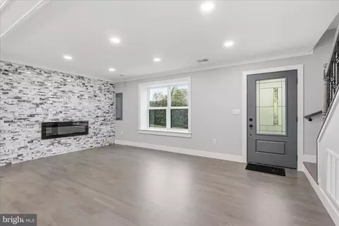 Living - 8323 Rolling Rd, Manassas, VA 20110 photo 1 of 3