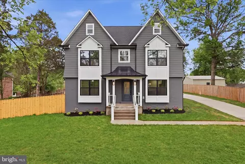 Exterior - 8323 Rolling Rd, Manassas, VA 20110 photo 3 of 7
