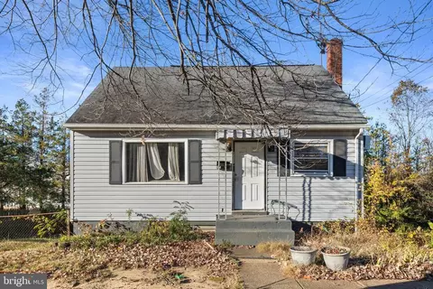1304 Cobb Ct, Woodbridge, VA 22191