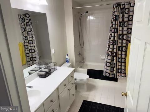Bath - 5518 Victory Loop, Manassas, VA 20112 photo 3 of 3
