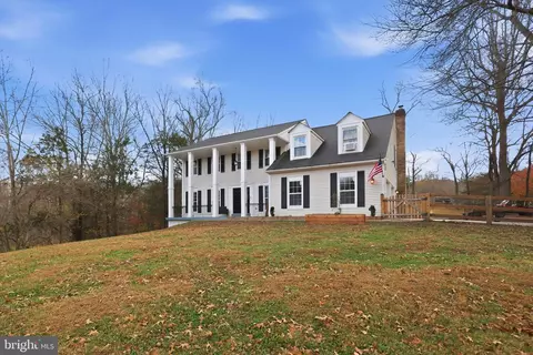 6047 Greenway Ct, Manassas, VA 20112