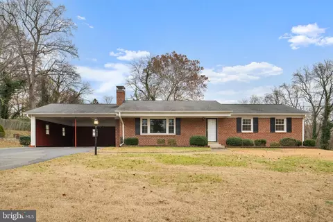 19227 Cardinal Heights Rd, Triangle, VA 22172