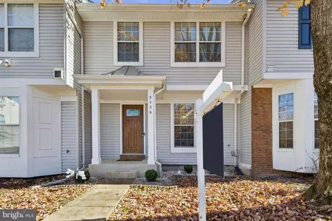 5029 Buena Vista Dr, Dumfries, VA 22025