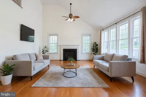 Living - 3403 Logstone Dr, Triangle, VA 22172 photo 8 of 16