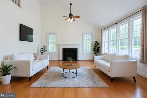 Living - 3403 Logstone Dr, Triangle, VA 22172 photo 9 of 16