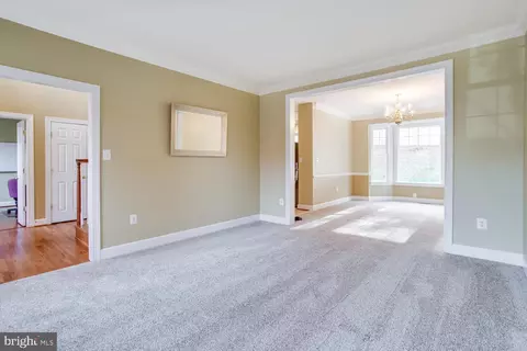 Living - 3403 Logstone Dr, Triangle, VA 22172 photo 12 of 16