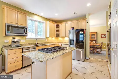Kitchen - 3403 Logstone Dr, Triangle, VA 22172 photo 3 of 4