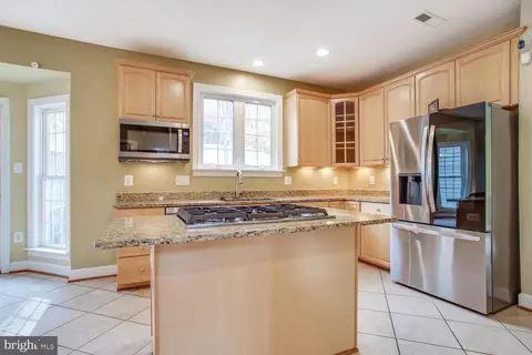 Kitchen - 3403 Logstone Dr, Triangle, VA 22172 photo 2 of 4