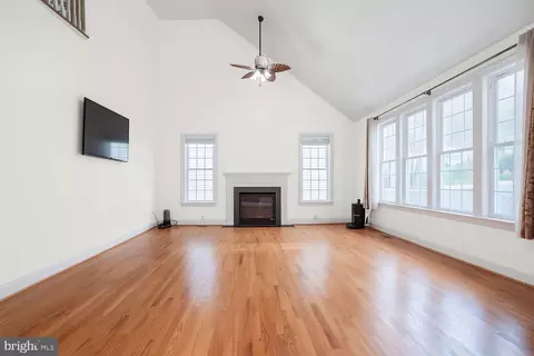 Living - 3403 Logstone Dr, Triangle, VA 22172 photo 6 of 16