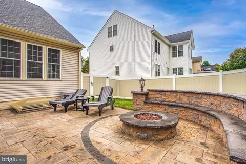 Exterior - 3403 Logstone Dr, Triangle, VA 22172 photo 9 of 10