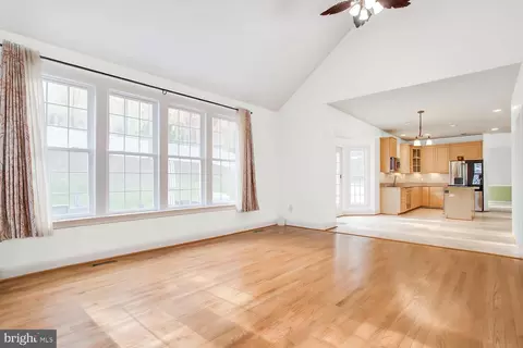 Living - 3403 Logstone Dr, Triangle, VA 22172 photo 3 of 16