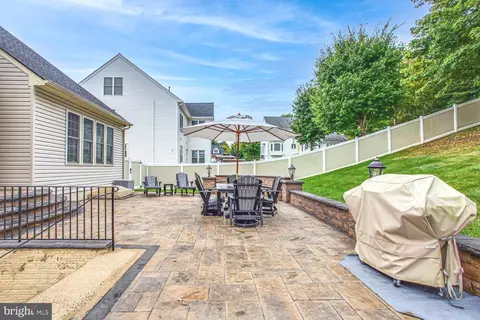 Exterior - 3403 Logstone Dr, Triangle, VA 22172 photo 6 of 10