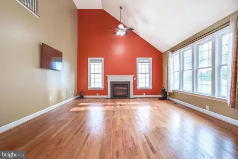Living - 3403 Logstone Dr, Triangle, VA 22172 photo 10 of 16