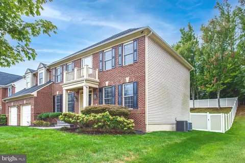 Exterior - 3403 Logstone Dr, Triangle, VA 22172 photo 4 of 10