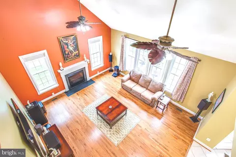 Living - 3403 Logstone Dr, Triangle, VA 22172 photo 16 of 16