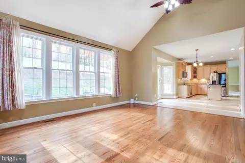 Living - 3403 Logstone Dr, Triangle, VA 22172 photo 5 of 16