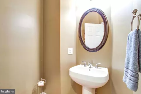 Bath - 3403 Logstone Dr, Triangle, VA 22172 photo 1 of 6