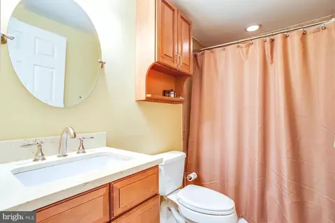 Bath - 3403 Logstone Dr, Triangle, VA 22172 photo 6 of 6