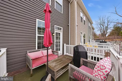 Exterior - 18363 Reaper Hill Ct, Triangle, VA 22172 photo 2 of 2