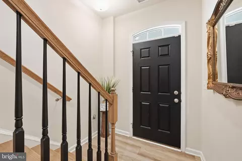 Entry Way - 18363 Reaper Hill Ct, Triangle, VA 22172 photo 1 of 13
