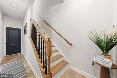 Entry Way - 18363 Reaper Hill Ct, Triangle, VA 22172 photo 10 of 13