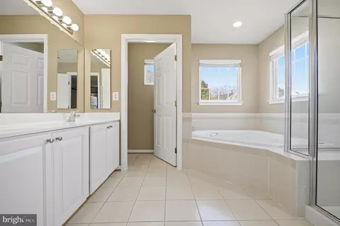 6837 Rathbone Pl, Gainesville, VA 20155 photo 18