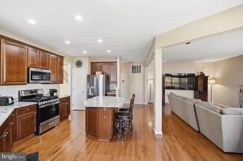 6837 Rathbone Pl, Gainesville, VA 20155 photo 7