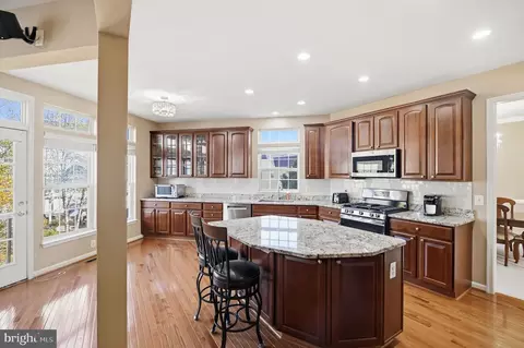 6837 Rathbone Pl, Gainesville, VA 20155 photo 6
