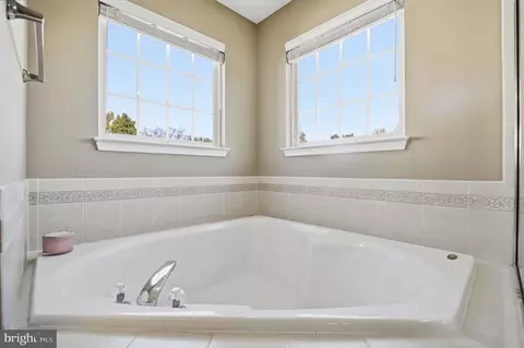 6837 Rathbone Pl, Gainesville, VA 20155 photo 17