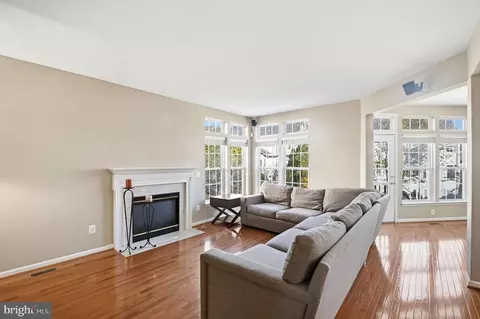 6837 Rathbone Pl, Gainesville, VA 20155 photo 12