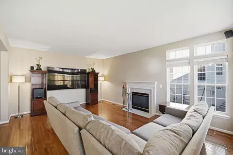 6837 Rathbone Pl, Gainesville, VA 20155 photo 13