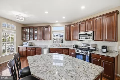 6837 Rathbone Pl, Gainesville, VA 20155 photo 5