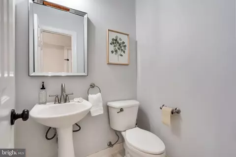 Bath - 13183 Rettew Dr, Manassas, VA 20112 photo 1 of 8