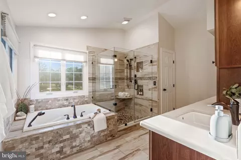 Bath - 13183 Rettew Dr, Manassas, VA 20112 photo 2 of 8