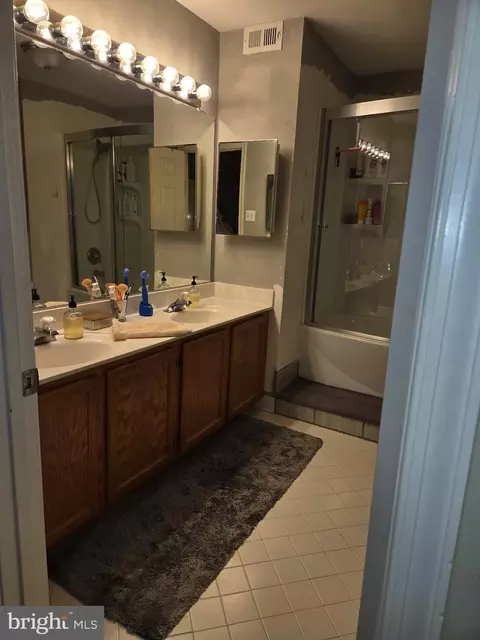 Bath - 7879 Apache Ridge Ct, Manassas, VA 20109 photo 4 of 4