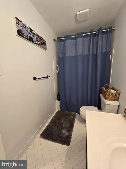 Bath - 7879 Apache Ridge Ct, Manassas, VA 20109 photo 3 of 4