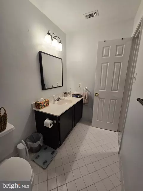 Bath - 7879 Apache Ridge Ct, Manassas, VA 20109 photo 2 of 4