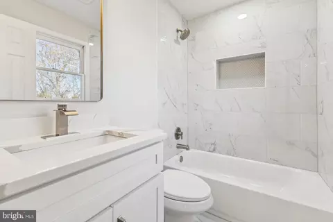 Bath - 7398 Barbados Ln, Manassas, VA 20109 photo 1 of 2
