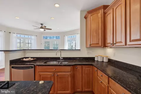 Kitchen - 3313 Lady Catherine Cir, Triangle, VA 22172 photo 4 of 5