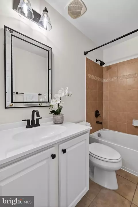 Bath - 3313 Lady Catherine Cir, Triangle, VA 22172 photo 6 of 6